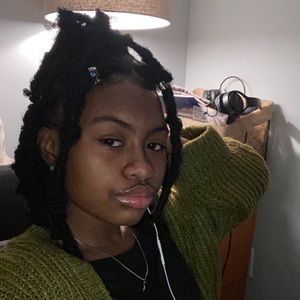 Meet your Posher, Kayla